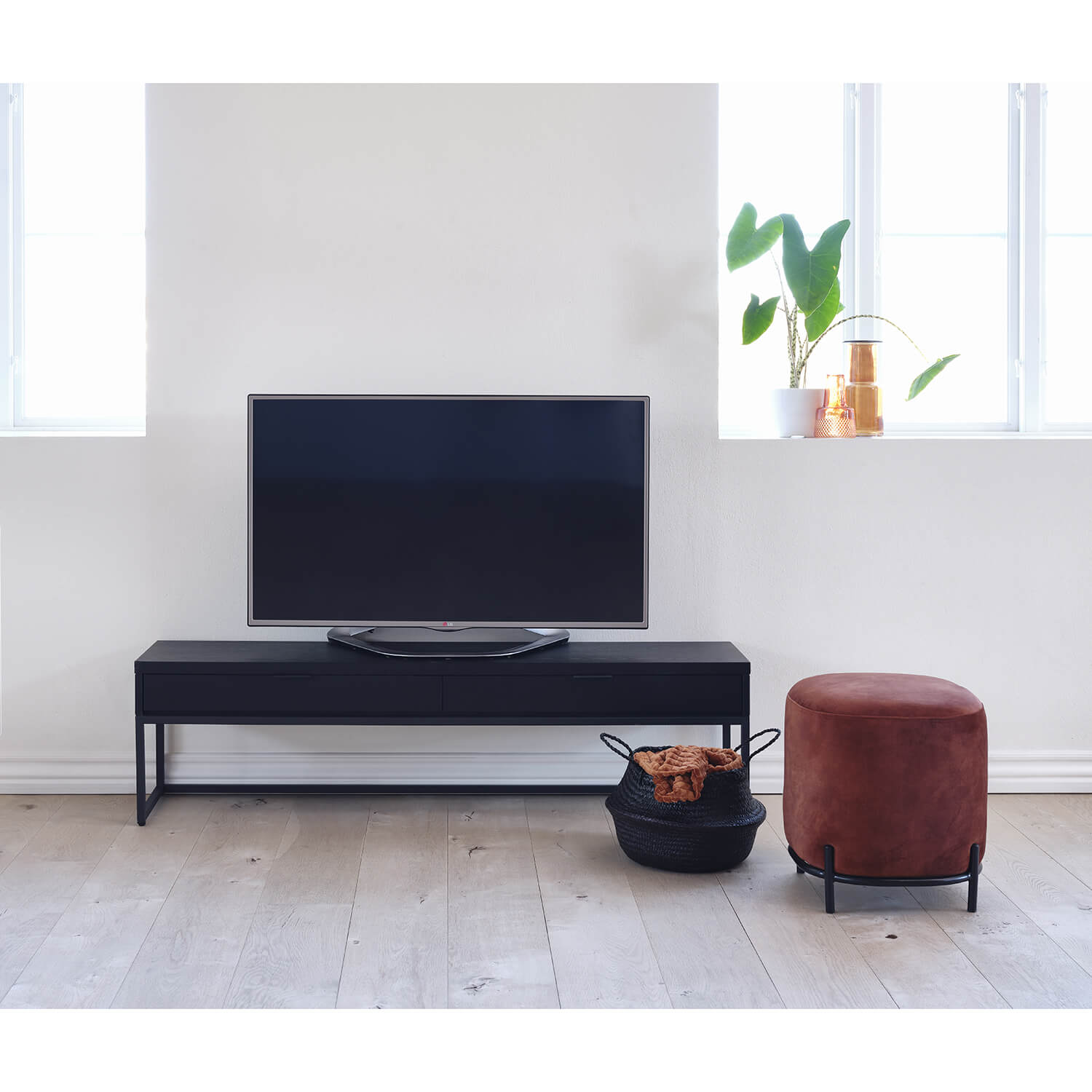 Canett Canett London Rektangulær Tv-Bænk, M. 2 Låger - Sort Asketræsfiner Og Metal (160X37) Dagligstue