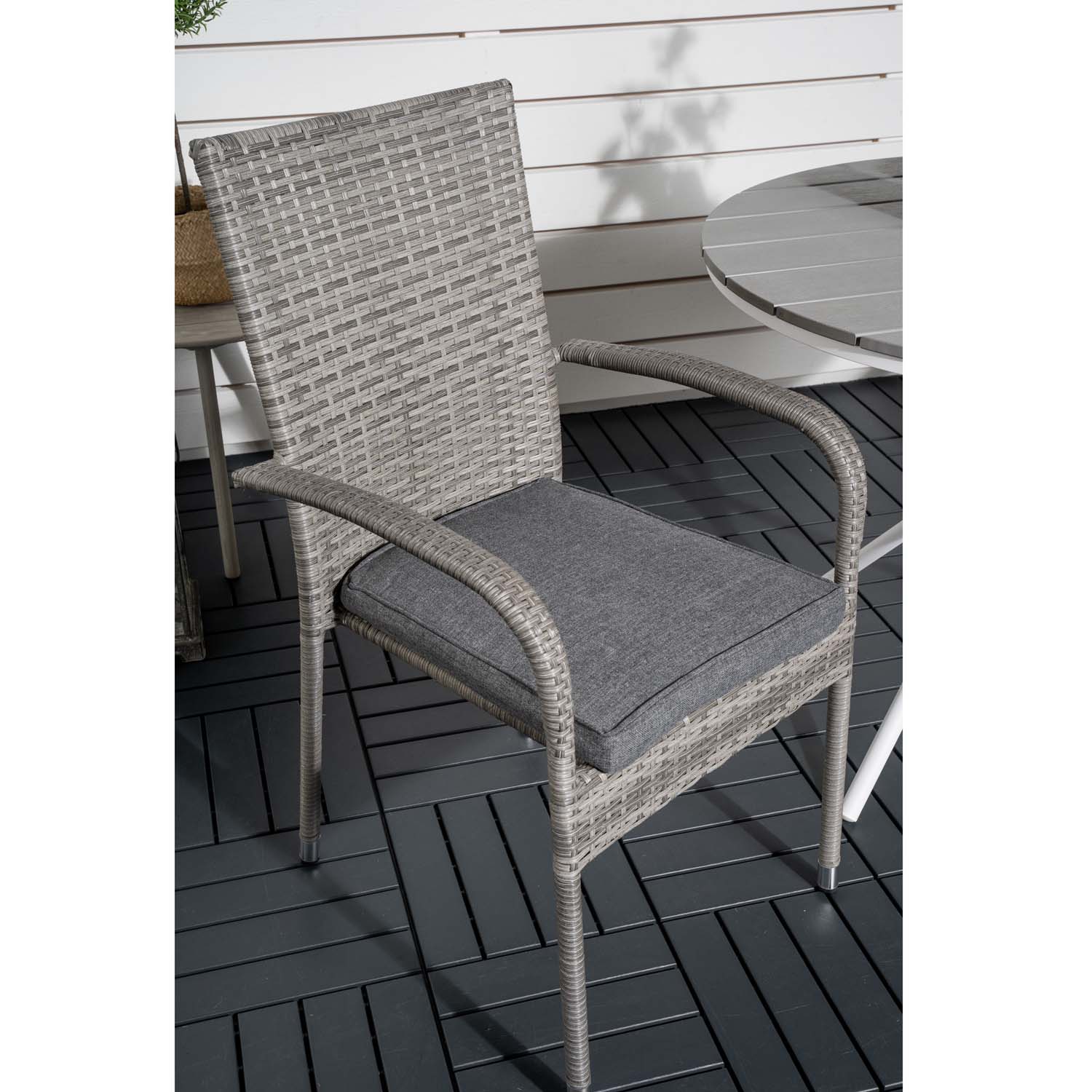 VENTURE DESIGN havesæt m. Parma bord (Ø 90) og 2 Anna stole VENTURE DESIGN havesæt m. Parma bord (Ø 90) og 2 Anna stole