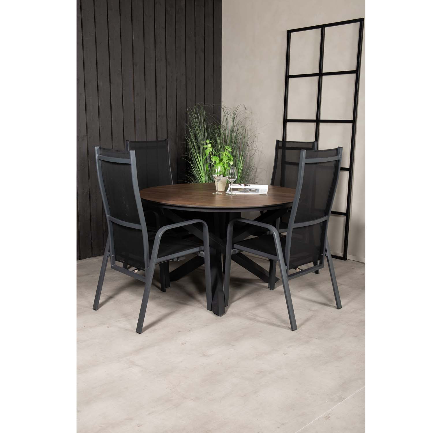 Venture Design Venture Design Havesæt M. Llama Bord (Ø140) Og 4 Copacabana Stole M Recliner - Sort Alu/Brun Laminat Havemøbler