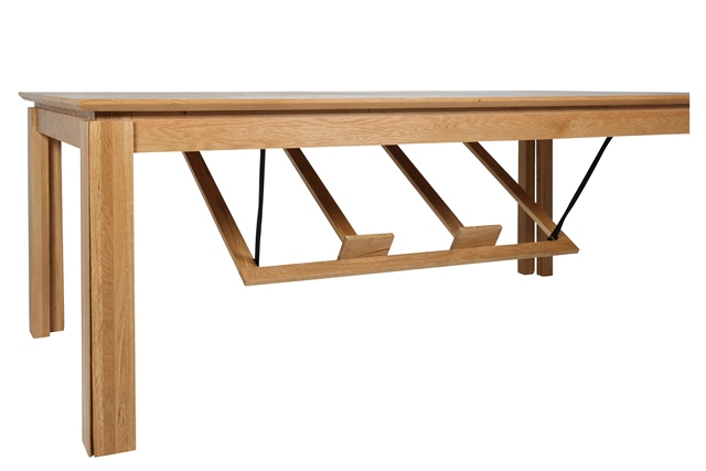 Langbord med 4 tillægsplader. find dit lange spisebord her >