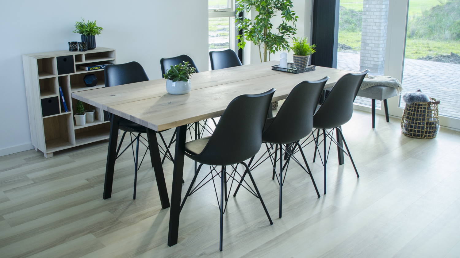 HOUSE NORDIC Oslo spisebordsstol sort kunstlæder og plastik m. sorte stålben HOUSE NORDIC Oslo spisebordsstol sort kunstlæder og plastik m. sorte stålben