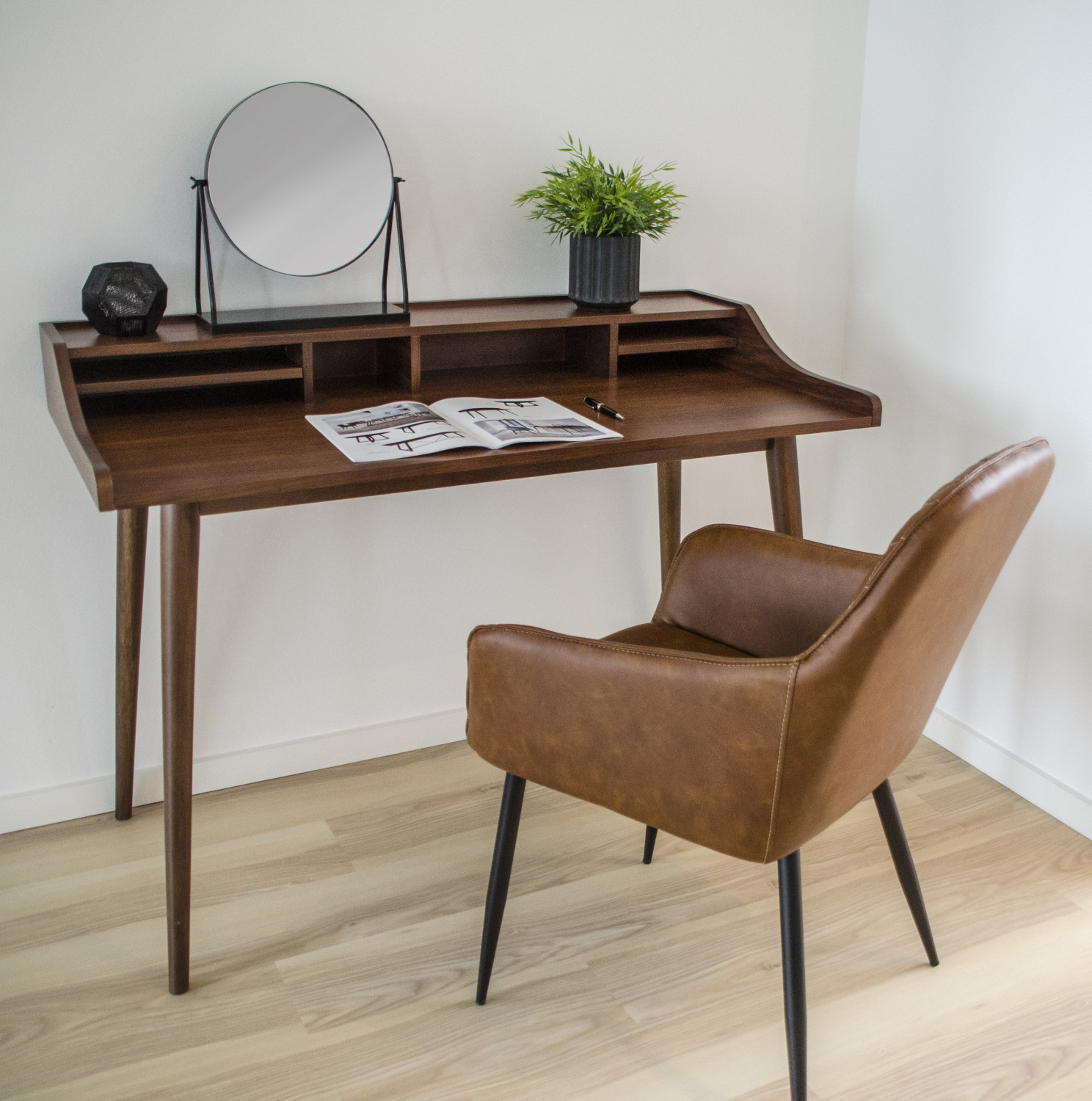 House nordic hellerup skrivebord i valnøddefinér skriveborde bobo Design dit eget skrivebord