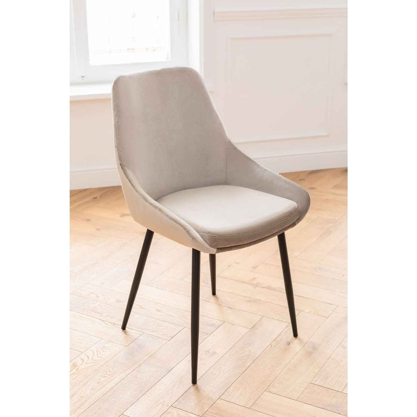 KARE DESIGN East Side spisebordsstol skinnende sandfarvet stof og sort pulverlakeret stål KARE DESIGN East Side spisebordsstol skinnende sandfarvet stof og sort pulverlakeret stål