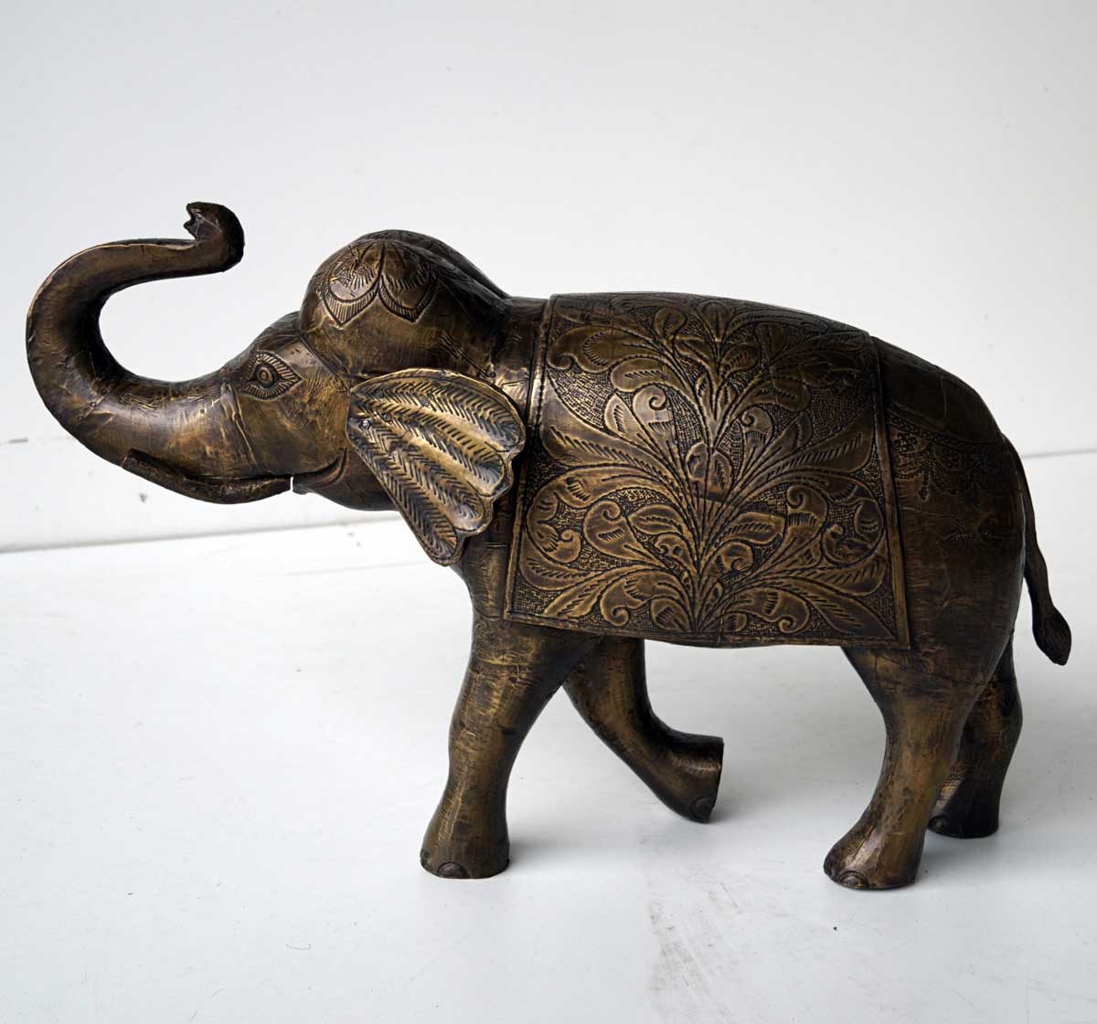 TRADEMARK LIVING indisk elefant - belagt m. graveret messing (H 46) Billede af TRADEMARK LIVING indisk elefant - belagt m. graveret messing (H 46)